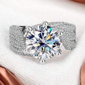 925 Sterling Silver 5 Carat Moissanite Ring - Luxurious Faux Diamond